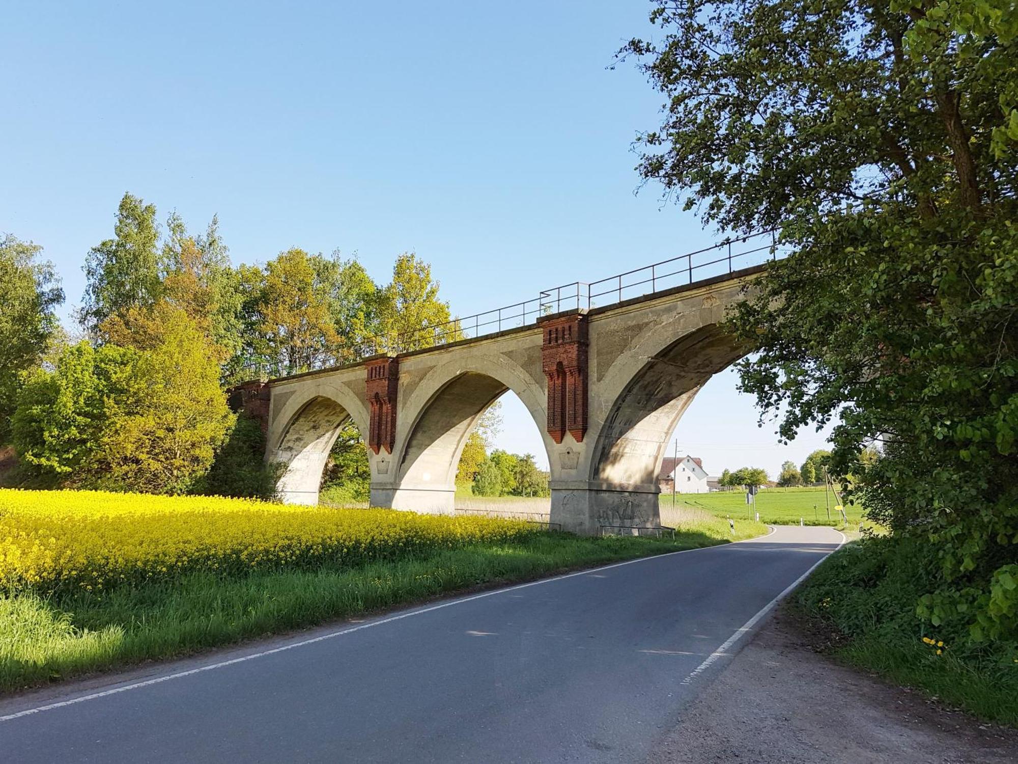 Ferienwohnung Am Viaduktweg Familie Roman Langenleuba-Niederhain 外观 照片